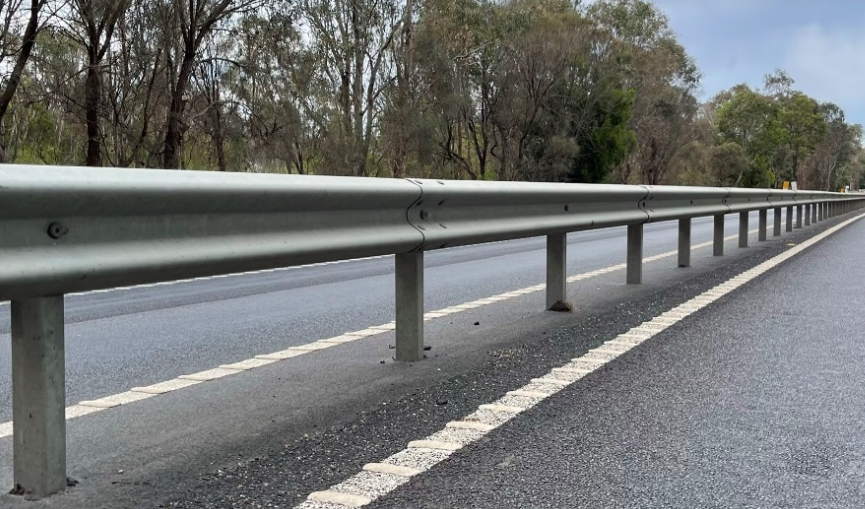 Sentry Median W-Beam Guardrail | Safe Direction